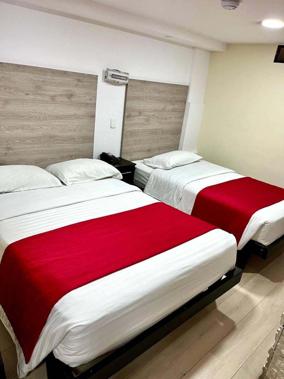 Hotel Imperial Амбато Екстериор снимка