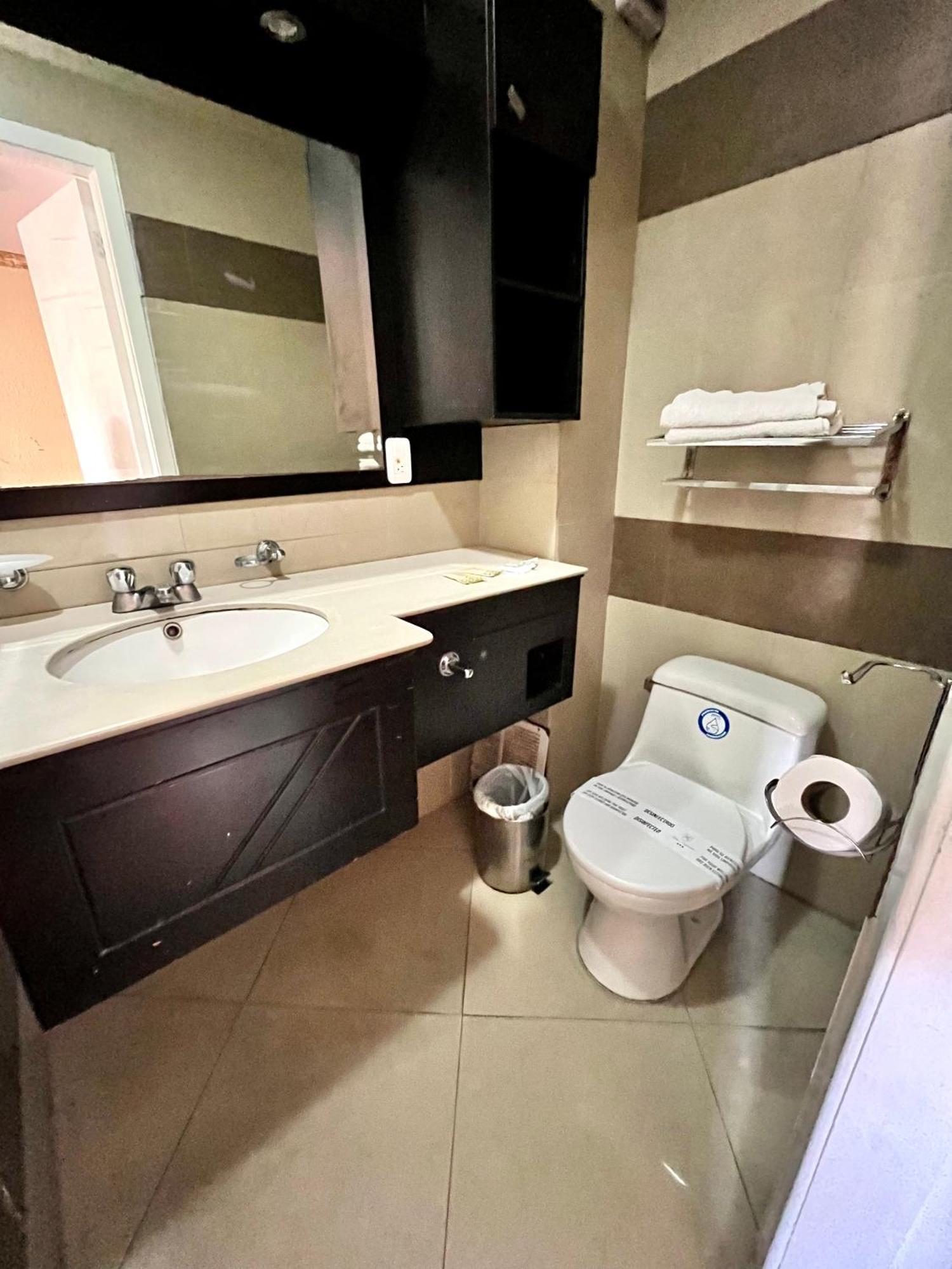 Hotel Imperial Амбато Екстериор снимка