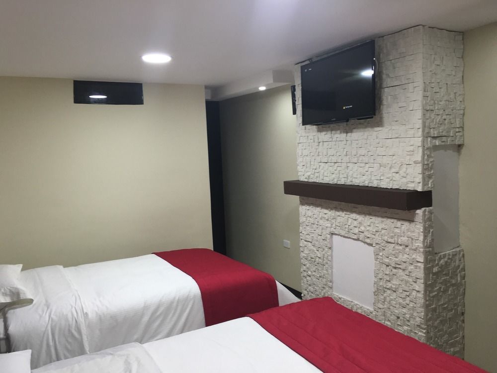 Hotel Imperial Амбато Екстериор снимка